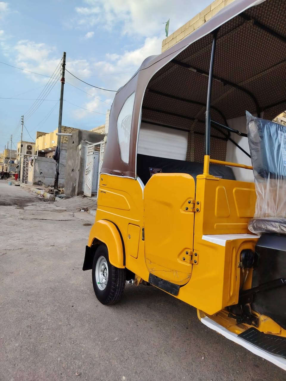 تكتك لبيع موديل 21 شهر 10 رقم وسنويه  تكتك كفاله عامه  كشر ومكينه من تفيلس تكتك جديده حيل بيه تخم تاير جبلي ستدات جادر جديد مسجل كامله كبل الشارع مكان ميسان قضا المجر الستفسار تصل علا رقم 📱 ***********. ***********
