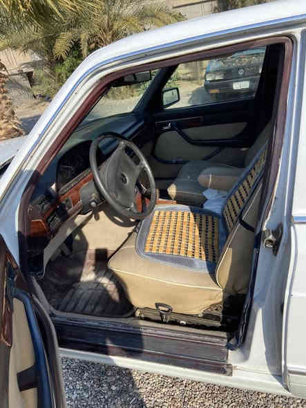 للبيع مارسيدس موديل 1989 حجم 300s محرك بطه 3000 السياره مصبوغه جماليه شرط گير محرك كهربائيات كلها شغاله تبريد تدفئه شغاله طخم تاير جديد صدر جديد شرط التحويل السعر 75 الاتصال على الرقم /***********
