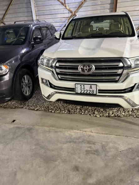 السلام عليكم للبيع تيوتا لاندكروز  2017 شركة جيهان مكفولة كفالة عامة رقم بغداد مميز باسمي بيع او امراوس بلاندكروز من موديل 22الى 25 ماشية 140 السعر 540 مع الرقم المميز مكان السيارة ذي قار قضاء الرفاعي ***********/***********
