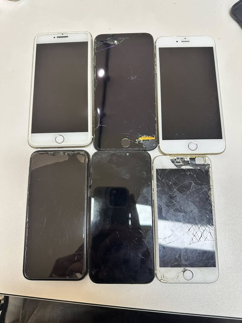 تلفونات يصير بيهن عطل واعوفهن ماصلحن واكو بيهن ثنين شغلات مابيهن اي شي قيم بل يرضى بيه الله واخذهن او مراوس ب ايفون 11 او 12ومنختلف
***********
