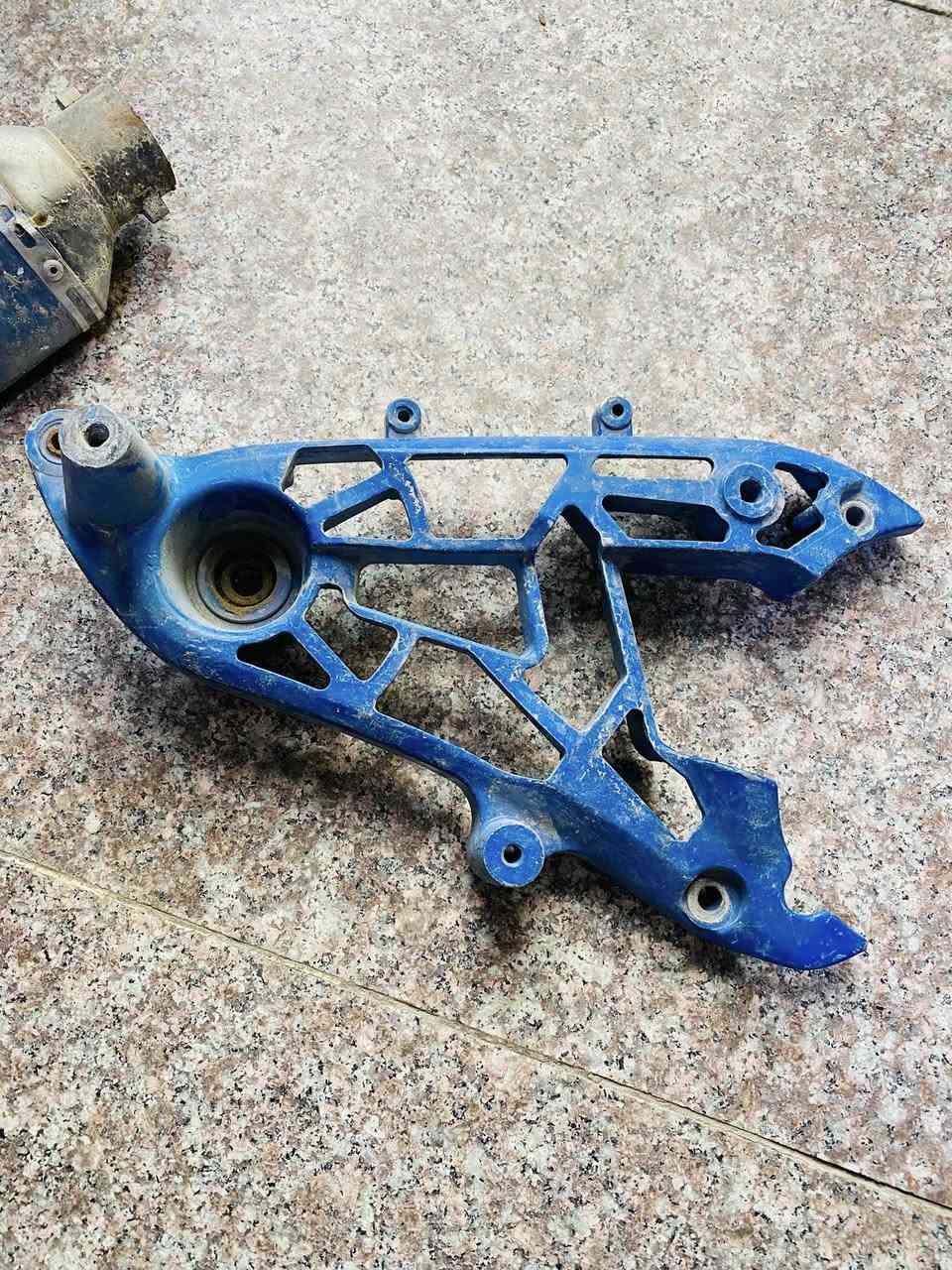 سلام عليكم ابيع شلعه وحده مابيع قطعه وقطعه اعتذر طيني سعر حلو وبلعافيه
هاوزن سكنس  وتطواله مال دبل قبق هندر تزويد بلادي مو عمل هنا بلعراق مال ماكس ويده عمبار وكابريتير قفاز32 وصالنصه ماكس ***********
