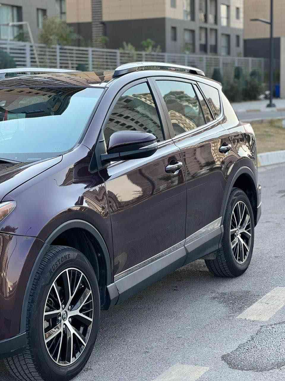 السلام عليكم 
راف فور 2018 للبيع 
محرك 2.5
السياره فول مواصفات 
XLE
صور الحادث بل منشور 
ايرباك الستيرن 
ماشيه 70 الف كيلو 
السياره خير من الله كلشي مناقصهه 
اللاستفسار ***********
السعر 182 وبيهه مجال 
مكانهه بغداد العامريه Colombo, Sri Lanka
