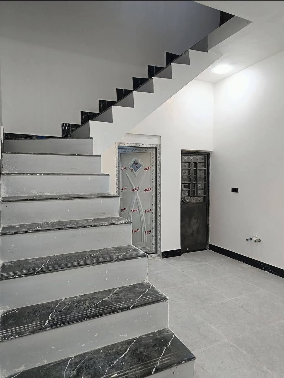 ♦️يعلن مكتب عقارات ابو شريفه العبادي 
*********** 
عن دار للبيع 🏚️
بـ 87 وقابل للتفاوض 🔥
في شط العرب باب االهوى 
♦️المساحة 195 م
♦️بناء درجة أولى بلوك 
♦️يحتوي البيت ع غرفتين+ صاله +مطبخ حار أو بارد + دوانيه + حمامات داخليه وخارجيه+ 

♦️السعر 87 وقابل للتفاوض 🔥
للاستفسار اكثر اتصل  
*********** 
نستقبل عروضكم دور سكينه وقطع اراضي في شط العرب فقط
