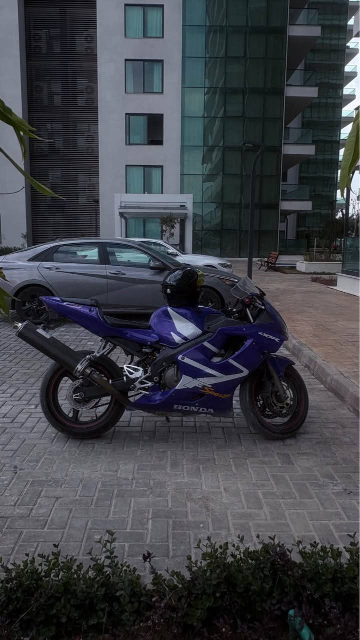 سلام وعليكم دراجة Honda F4i 2004
مرقمة ورقم انكليزي وفحص هزه جاهز بارحه سويته

دراجة نظيفه كلش مابيها اي نقص من كل النواحي
ممشى 55
لون مميز كلش بالشمس لونين يصير

عليها مرايات H2R الاجنحه

مكاني بغداد العامرية مجمع الود

السعر 42 وبي مجال

الي مايعرف شنو يعني هيج نظافه بالعراق والي يكسر بالسعر لايراسلني❤️ بغداد, العراق


**إذا كنت صاحب هذا الإعلان وتريد حذفه لأي سبب، رجاءا أرسل رسالة إلى الدعم الفني**