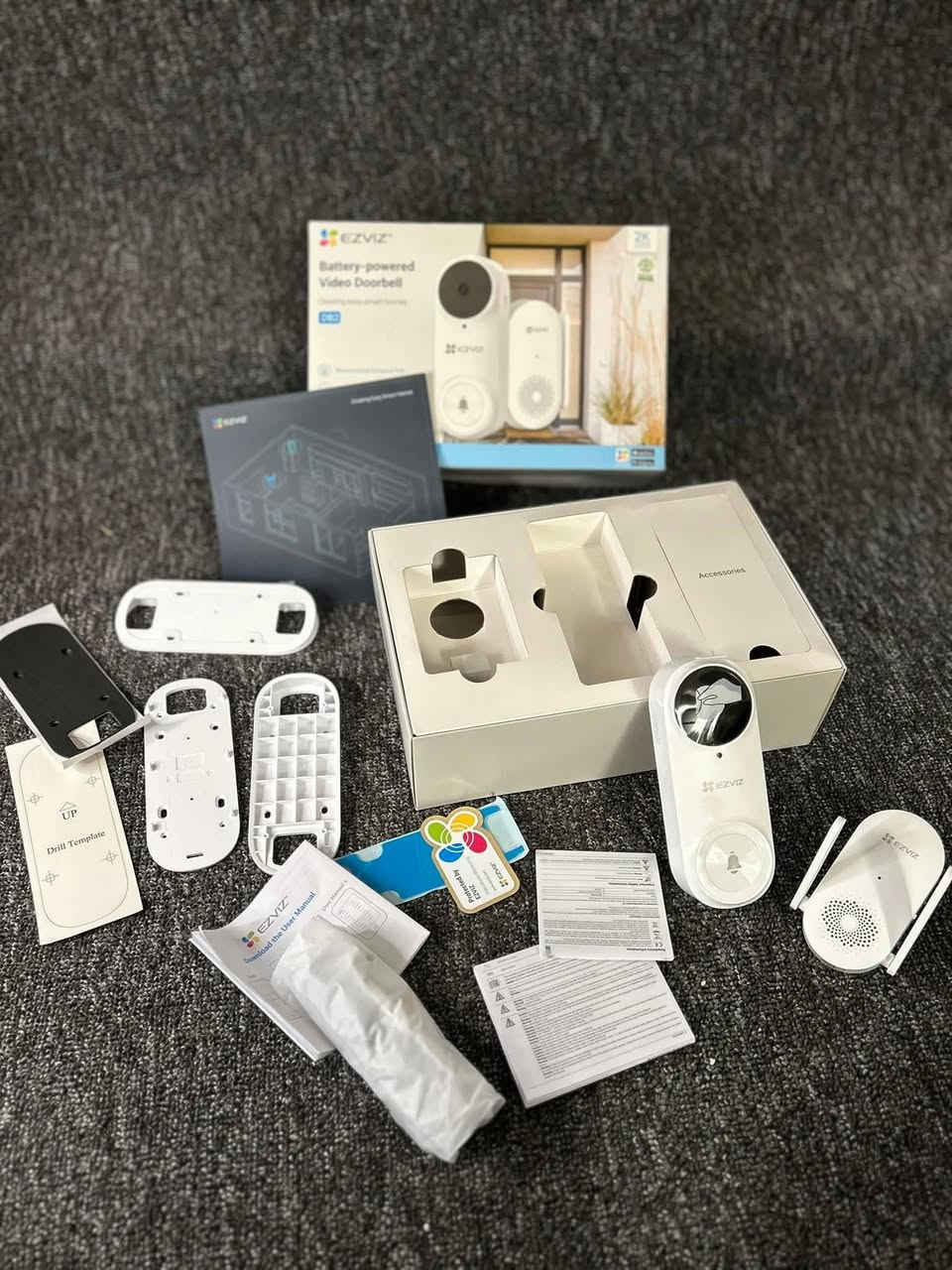 هذا طقم جرس باب فيديو ذكي EZVIZ DB2.
يتميز بدقة فيديو 2K عالية الوضوح.
يعمل ببطارية قابلة لإعادة الشحن بسعة 5200 مللي أمبير، وتوفر عمر تشغيل طويل يصل إلى 115 يومًا.
مجال رؤية واسع للغاية يبلغ 176 درجة.
يتضمن جرسًا داخليًا (chime) لاسلكيًا بعدة نغمات رنين.
يدعم اكتشاف الحركة الذكي للأشخاص ومزود بإن محلذار ضد العبث.
إخلاء مسؤولية: هذه المعلومات تقنية وتجارية بحتة. 
 السعر65
توصيل ماعندي 
للشراء 
 مكان حي عامل بغداد ***********  واتساب
***********
