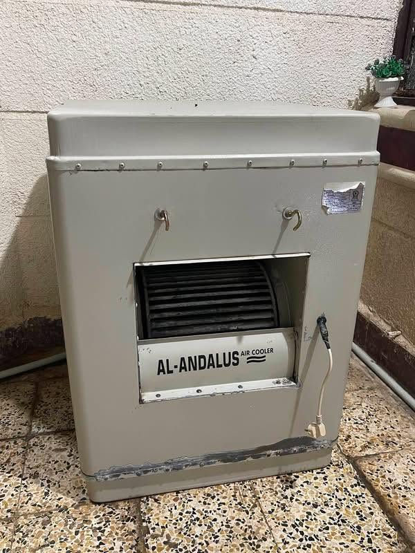 مبردة مستعمله شهرين ونص فقط حيل نظيفة
متوازيه ابيعها والله اريد اشيل من هذا بيتي لا تكسرون بسعرها فدوة مستعجله ابيع غراضي واطلع 
هذا رقمي اتصال او واتساب : ‭***********‬
عنواني بغداد
