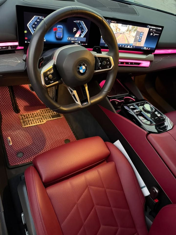 السلام عليكم
BMW 2025 وكالة عروش 
كفالة من كلشي بصمتين وكارت
مواصفات العروش معروفة  
ماشية 10،000 كيلو متر 
مغلفة بي بي اف 
***********
السعر 570 ورقة بيها مجال
