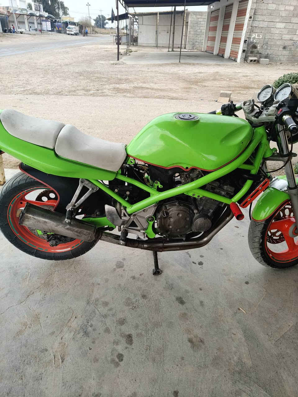 السلام عليكم باندا سوزوكي عادي محرك ربع كامله مكمله بلكات NGK كابريترات صافيه باتري جديد اصلي نقصها فقط صفاحيات السعر 
مليون و100 مكاني المقداديه قريه الحساويه 
***********
