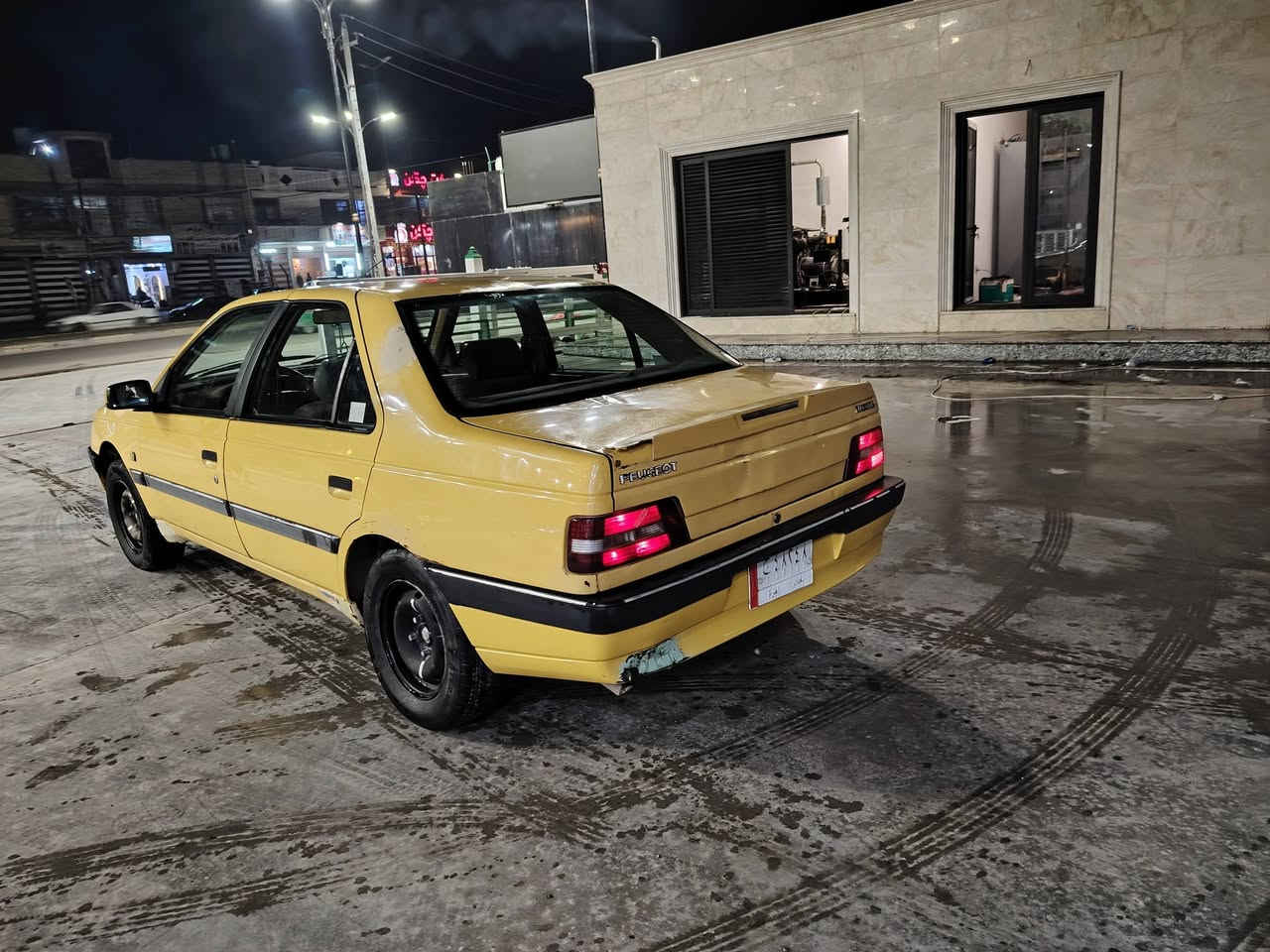 سلام عليكم🌹 بيجو أكد موديل 2016 مكينه قبل شهر مجفته تجفيت عام يعني عام كله جديد هيه والكير صدر خلفي جديد الأمامي 70بل100 تخم تاير قبل فتره شديته مابيه لا ضربه ولا صبغ بيه بل ذيول مصحات كدامك بل صور وبيه ضربه بوري😜 بل تكمه سياره نضيفه عنوان بغداد سبع قصور الاتصال *********** سعر 45 وبيه مجال 👍
