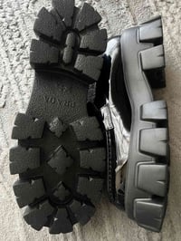 حذاء برادا • مقاس ٤٤ • مع كرتة وشنطة