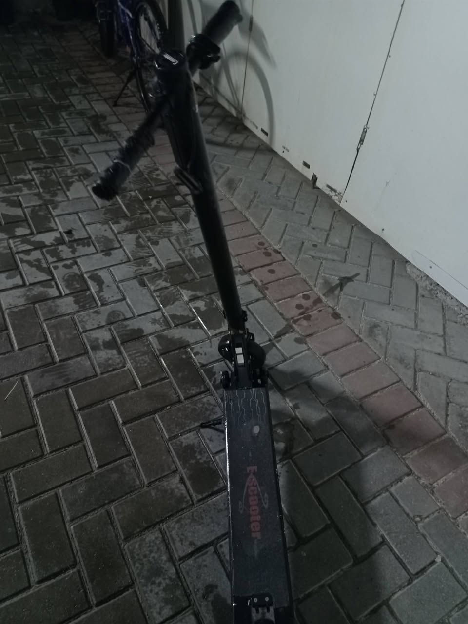 السلام عليكم سكوتر للبيع
سكوتر للبيع غير شغال اليده مالته مكسوره وماعرف ليش ميشتغل  ويا شاحنته بي 3 سرعات اذا تصلح سرعته 40 اتوقع مو اكيد 
سعر انت  انطي سعر الي يناسبه وذا زين بل عافيه عليك مكاني بغداد مدينة الصدر

*********** للمراسله أو الاستفسار واتس  فقط
