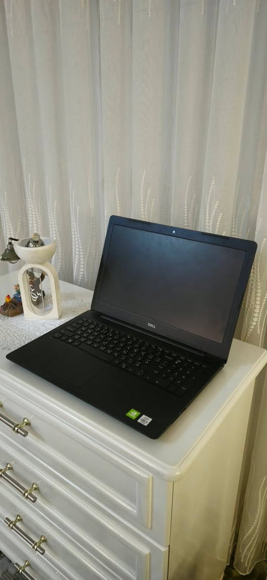 السلام عليكم
حاسبة دل موصفاتها موضحة امامكم نظيفة جدا اسمها
Dell lnspiron 3593
الجيل الجديد 11
هارد HHD1000
هارد SSD500 من سامسونك معروف بسرعتة وقوته EVO PLus970
شاشة 15انج
CORE i5
تستخدم للألعاب المتوسطة والتصاميم والدراسة
 مكاني  الغزالية ***********
