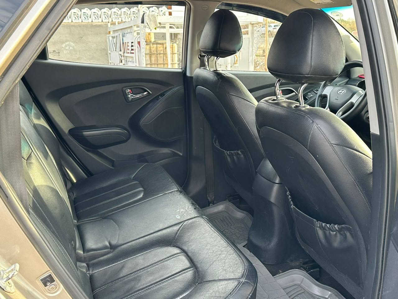 توسان للبيع سياره جاهزه من كلشي كارتون وحلوه مراتبه سياره مرقمه طبق اصل مكينه 200 توربي المرغوبه ***********
