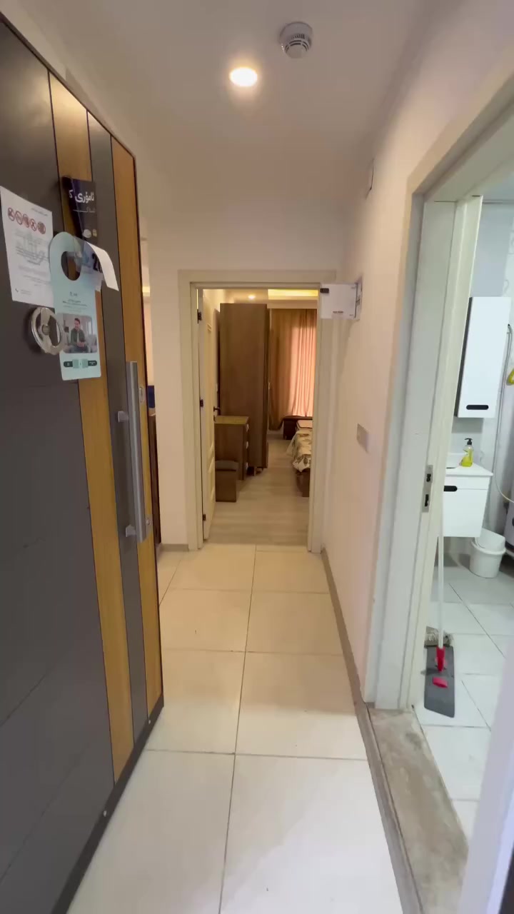 للإيجار فقط ٤٠٠ دولار
غرفة وصالة مؤثث 
٩٠ متر
مجمع واو تاور
تلفون و واتساب/ ***********
