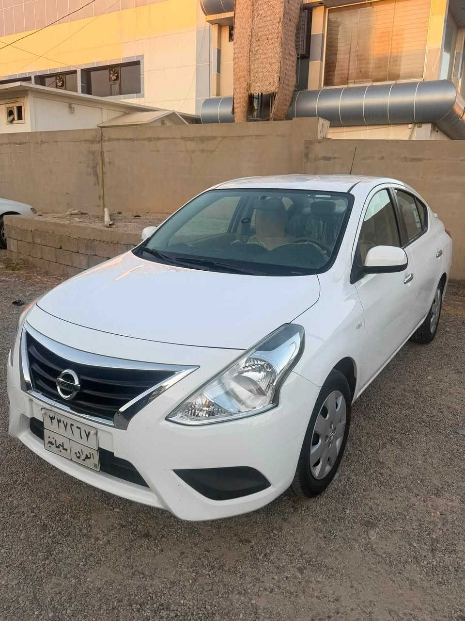 نيسان صني هندي
سيارة گير و محرك بشرط، بدون صبغ و دواخل
فقط بيها شخط 
سعر ١١٠ ورقة و بيها مجال
***********
