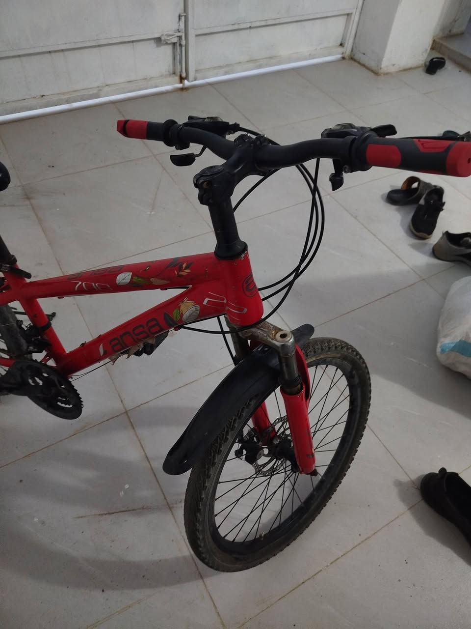 دوو بایسکل 
سوورکە 50 هەزار
ڕەشکە 60 هەزار 

ژمارا موبایل ***********
