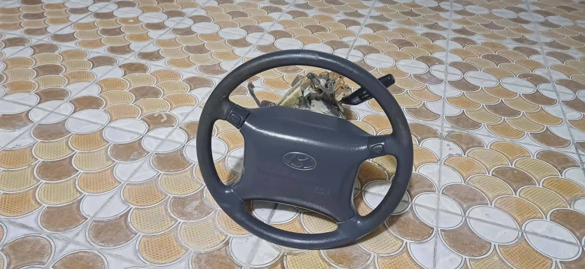 السلام عليكم اخوان دركه ستيرن كامله حاويه جديده ترهم الدمعه والمسطره نفس الفيش جيب وشد اليحتاجها يتصل ***********
