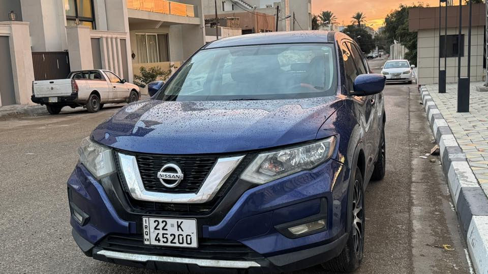 سلام عليكم 
للبيع نيسان روج  2018 مواصفات S
تحكم ستيرن جهتين، رادار جانبي 
لايت خلفي LED ، نظام ايكو وسبورت 
( Android Auto, Apple CarPlay)  شاشة تدعم 
وكاميرا خلفية 
مستوردها على أيدي ضربتها فقط دعامية امامية
وتقريرها كلين
ماشية 83 الف ميل فقط 
رقم اربيل باسمي وهزة جديدة ومكانها بغداد الكرخ 
بيها نقص رادار امامي جيب وشد وحساس تاير واحد 
وبيها صبغ قليل ربع الباب عكس السايق والورا 
هنا صار . والباقي بلادد
..
السعر 145 وبيها مجال
بيها سونار المندلاوي 
وتقرير الحادث هم
 الي مهتمً ادزهن الة
للتواصل وتساب
***********
