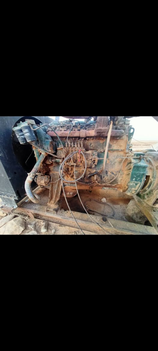 السلام عليكم . محرك فالفو تفاصيله موجود بالصوره بالنسبه  لحجمه كان مربوط على رأس توليد  250kv المحرك بكامل تفرعاته جيب كازك وشغل بيه تبخير مكان المحرك محافظة المثنى قضاء الخضر للاستفسار الاتصال ***********
