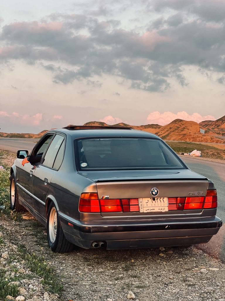 BMW مۆدیل 1993سلایت.  تە برید. چوار جام کارەبا.   کۆبۆن بنزینی هە یە.  مەشروع وەتە نی.    سە نە وی تا2027مانگ 9وەکالە ی بە ناو خۆمە.سعری. 77وەرەقە و مە جال.  *********** ديبيس, كركوك
