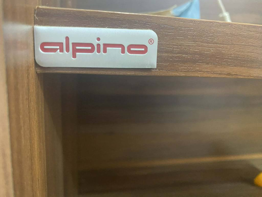 مێزی تەلەفزیۆن تورکی مارکەی alpino
تەنها یەک جار بەستراوە و نەکراوەتەوە
شوختی پێوە نیە
بۆ پەیوەندی
***********
*********** السليمانية, العراق
