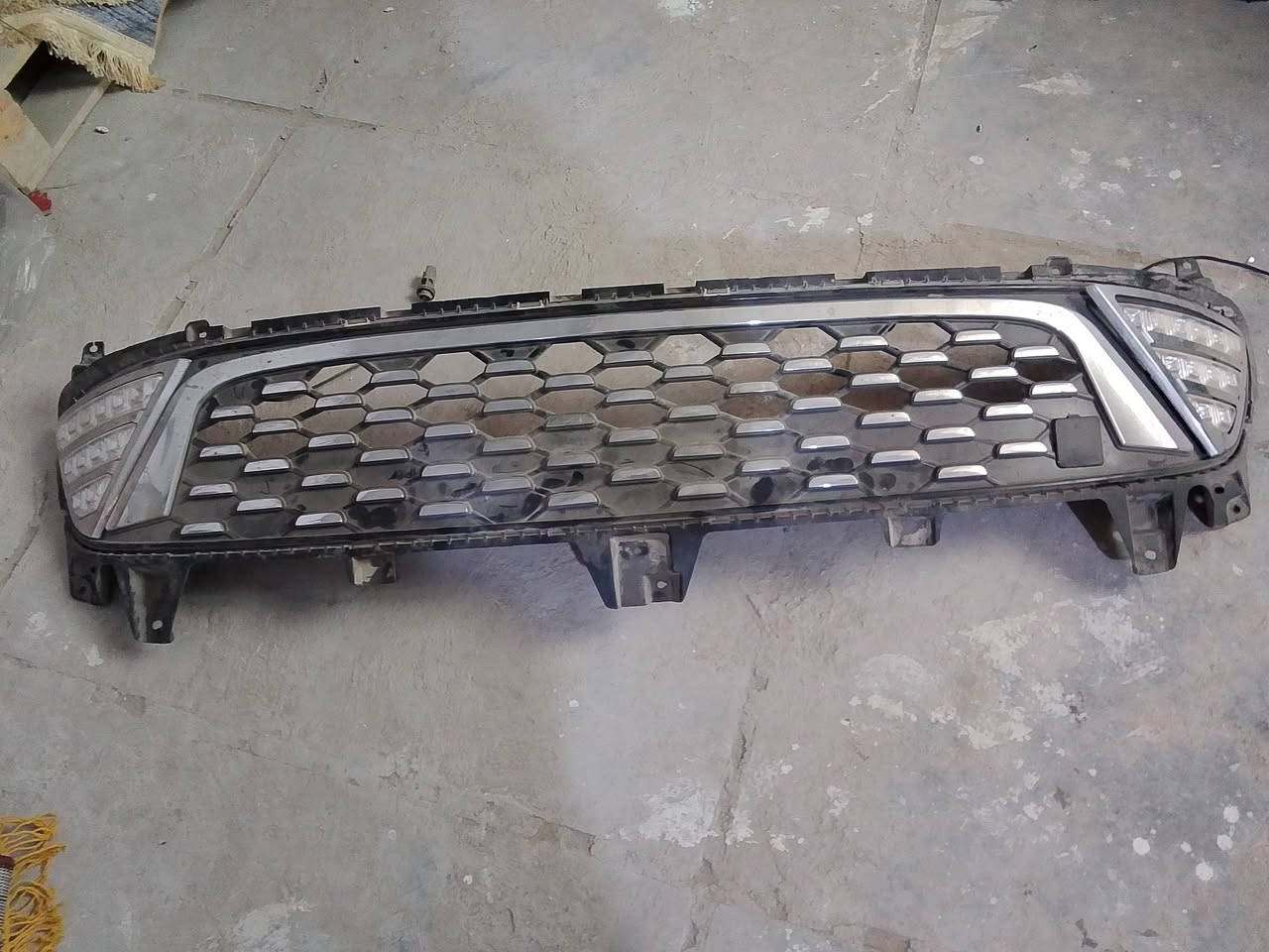 السلام عليكم شباك سورنتو جديد العنوان الكماليه حي السلام شارع المستشفى السعر 45 
رقم الهاتف  ***********
