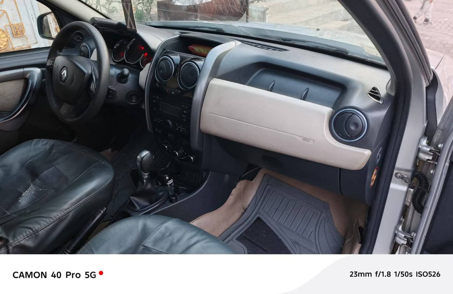 بسع مستحيل سيارة رينو داستر 2018وارد خليجي
رقم بصرة
السيارة بحالة ممتازة جداً، كلشي بيها مكفول وما بيها أي عطل
نظيفة جداً من الداخل والخارج
السعر: 85 ورقة وبيه مجال
سبب البيع: ظرف مادي
العنوان  البصرة الجمهورية 
***********واتساب فقط
