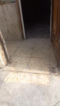 بيت للايجار مساحه ٤٥ متر يحتوي على مطبخ و صاله وغرفه كبيره فوق ومع وجو...