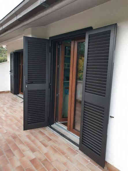 حداده الرحمن بيبان وشبابيك محجرات سقائف كيس بأن قمريات الهرميه والسندويج بنل العمل في بغداد وكافه المحافظات رقم *********** /***********عبدالرحمن الحداد
