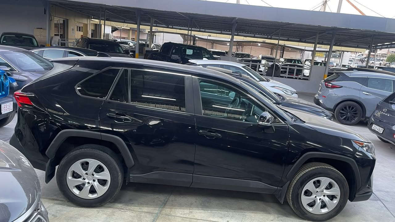 ‎‏
Toyota Rav4 AWD 𝟰*𝟰 

للبيع تويوتا راف فور Toyota RAV4 2024 LE ✅

سعر ١٩٠ ورقه 

تويوتا راف فور LE 
موديل 2024

حجم المحرك 4 سلندر  ٢.٥
المواصفات :
Awd
الشاشة الجبيره 
تحديد مسار 
رادار أمامي(تحديد مسار)
رادار جانبي (نقاط عمياء) على المري 
رادار خلفي(التحذير من الاصطدام)
تحكم وضعيات القيادة Drive Modes 
ابل كار بلي بلوتوث بدون وياير
اوتو ستارت (Auto start)
اوتو ستوب(Auto Stop)
هاند بريك بصمة
اوتو هولد(Auto Hold) 
تحكم وضعيات القيادة,ECO,NORMAL,SPORT  
تحكمات استيرن 
وبقية المواصفات المعروفة
قطعتين صبخ
***********
#toyota   #rav4 #2024 #le
