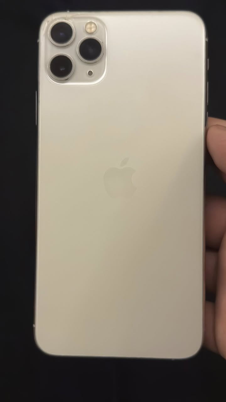 سلام عليكم
Iphone 11 pro max امريكي ماخذة من الريتاج 
ذاكرة 256 
بطارية 86 
نضيف الجهاز وممفتوح ولا مبدل بي شي  كلشي شغال 
النقص مالته بس السماعات ميشتغلن ما ادري اذا تصليحه سهل لو لا لان موديته لاي واحد 
وبي هذا الفطر بالضهر موجود بالصور 
مكاني بغداد الغزالية 
سعرة 290 
***********
