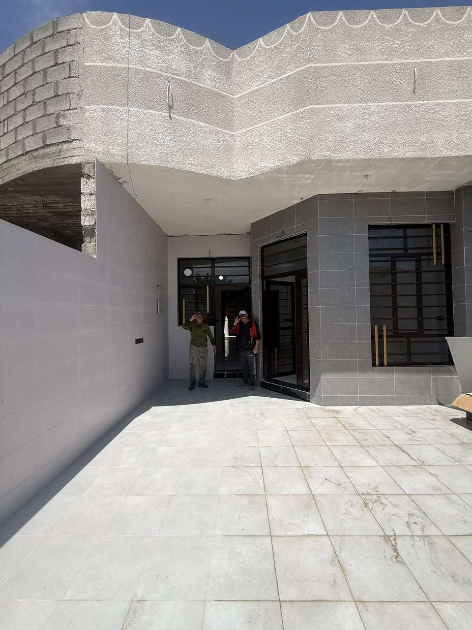 من الفكرة.. إلى الحقيقة! 🏗️✨
في مهنة البناء، نحن لا نضع طابوقاً فوق طابوق فحسب، بل نبني أحلام عوائل وثقت بنا لتأسيس مستند يجمعهم طوال العمر. 🏠❤️
بفضل الله وتوفيقه، أشارككم اليوم لقطات من أحدث أعمالنا ومشاريعنا في المقاولات والبناء والتشطيبات النهائية. نسعى دائماً في عملنا إلى الموازنة بين الدقة المتناهية في التنفيذ واستخدام أفضل المواد، مع الالتزام التام بالمواعيد والأمانة في كل تفصيلة صغيراً كانت أم كبيراً. 💼🛠️
رضا أصحاب البيوت وسعادتهم بالنتيجة هي رأس مالنا الحقيقي والدافع الذي يجعلنا نتطور يوماً بعد يوم. 📈
📍 خدماتنا تشمل:
 بناء الهياكل وتجهيز المفتاح.
 أعمال التشطيبات الداخلية والخارجية الحديثة.
 الإشراف الهندسي الدقيق على كافة مراحل العمل.
نحن هنا لنحول مخططاتكم وأفكاركم إلى واقع ملموس وبأعلى جودة.
📞 للاستفسار والتواصل، يسعدنا استقبال رسائلكم عبر الصفحة أو الاتصال بنا مباشرة. ***********أو ***********
(اترككم مع بعض الصور من مواقع العمل، ورأيكم يهمنا جداً في التعليقات! 👇)" الاخوين تحسين العبيدي و احسان العبيدي
