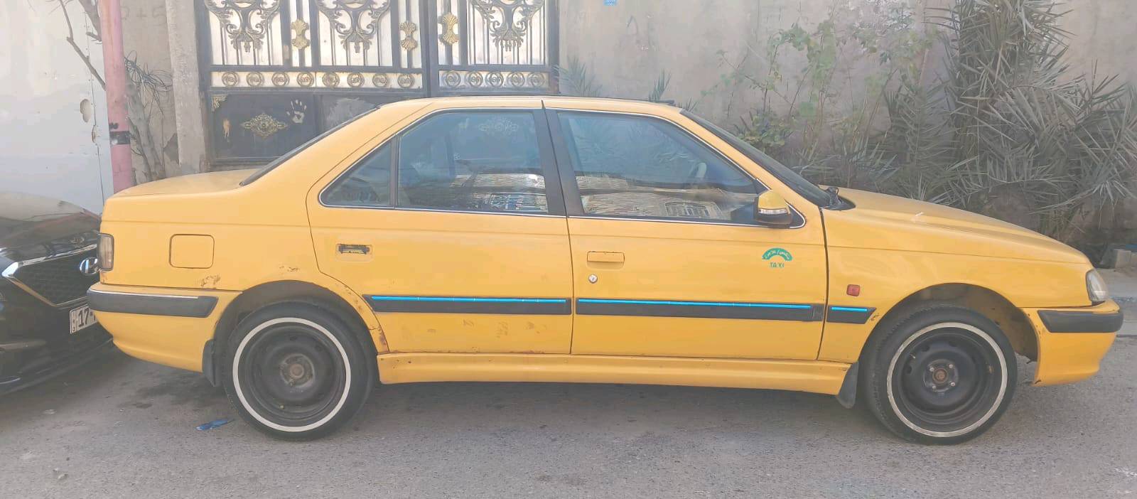 سلام عليكم بيجو بارص للبيع موديل 2013 تكسي السنويه منتهيه سياره شغاله كلشي بيه شغال وتبريد حداديه ومحرك ما عايزه شي بس البدي بي خياسات شوي السعر 28 وبيه مجال العنوان البصره القبله  للاستفسار الاتصال على الرقم ***********غير متواجد على النت