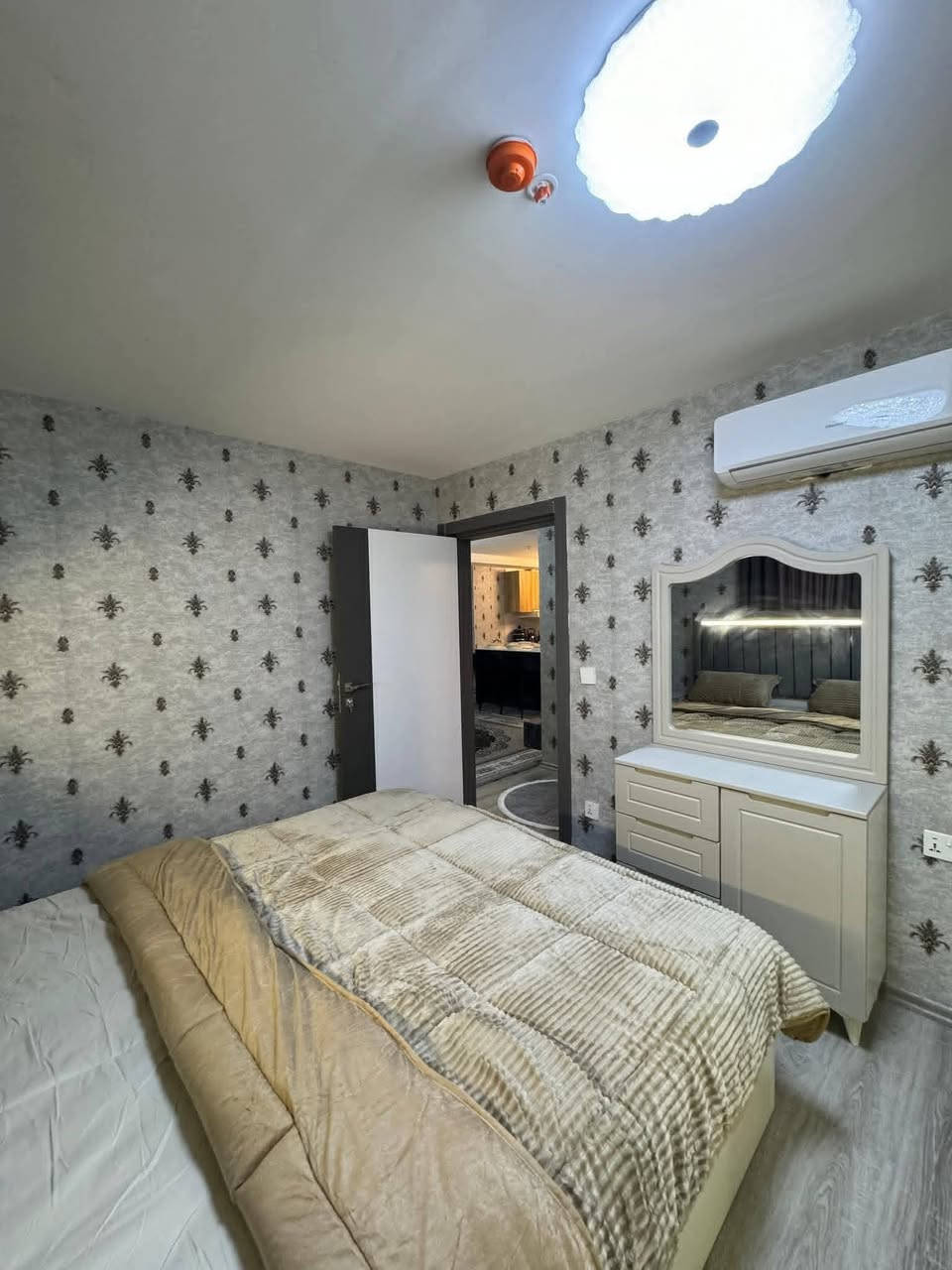 غرفتین و صالة مؤثثة للایجار 
مساحة 116 متر 
طابق 16 ، واجهة خارجیة 
اثاث نظیف
مجمع سكنی لایف تاورز 
السعر / $600 , مقدمة ثلاث اشهر

***********
#عقارات #اربيل #عقارات #موصل #عقارات #انبار #عقارات #البصرة #عقارات #كركوك #عقارات #ديالي #عقارات #فلوجة #عقارات #تكريت #عقارات #سامرا #هفالان #فرمانبران #لاوان_ستي #كلوبال_ستي #حي_قربو #اشتي_فيلج
