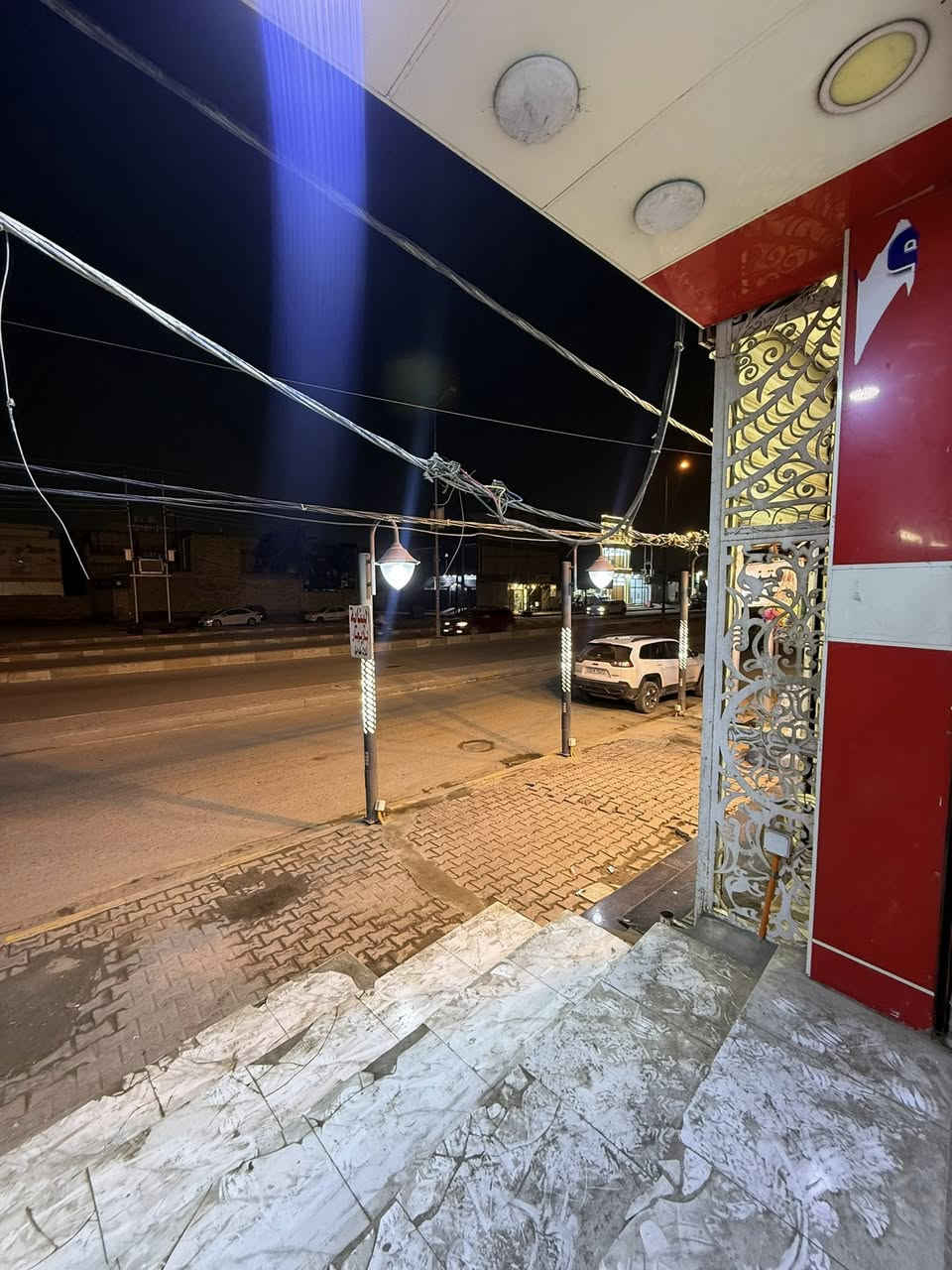 بناية تجارية للأيجار او للبيع ع شارع تجاري حركة قويه طابو بسمي الواجة 3 متر ونزال 20 متر صحيات داخل نضام قاعات نفس بصوره كل طوابق المكان حي الحسين قريب ع المجسر الجديد 
***********
