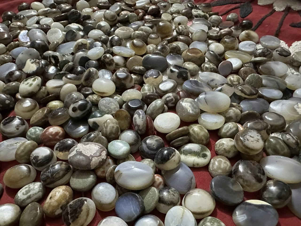 السلام عليكم اخوان القطعه 500 دينار شلع ما بيع قسم وقسم رجآ شي يشل شي

الي على باب الله يفيدنه وبل عافية عليك مكاني بغداد المنصور هاتف ***********
