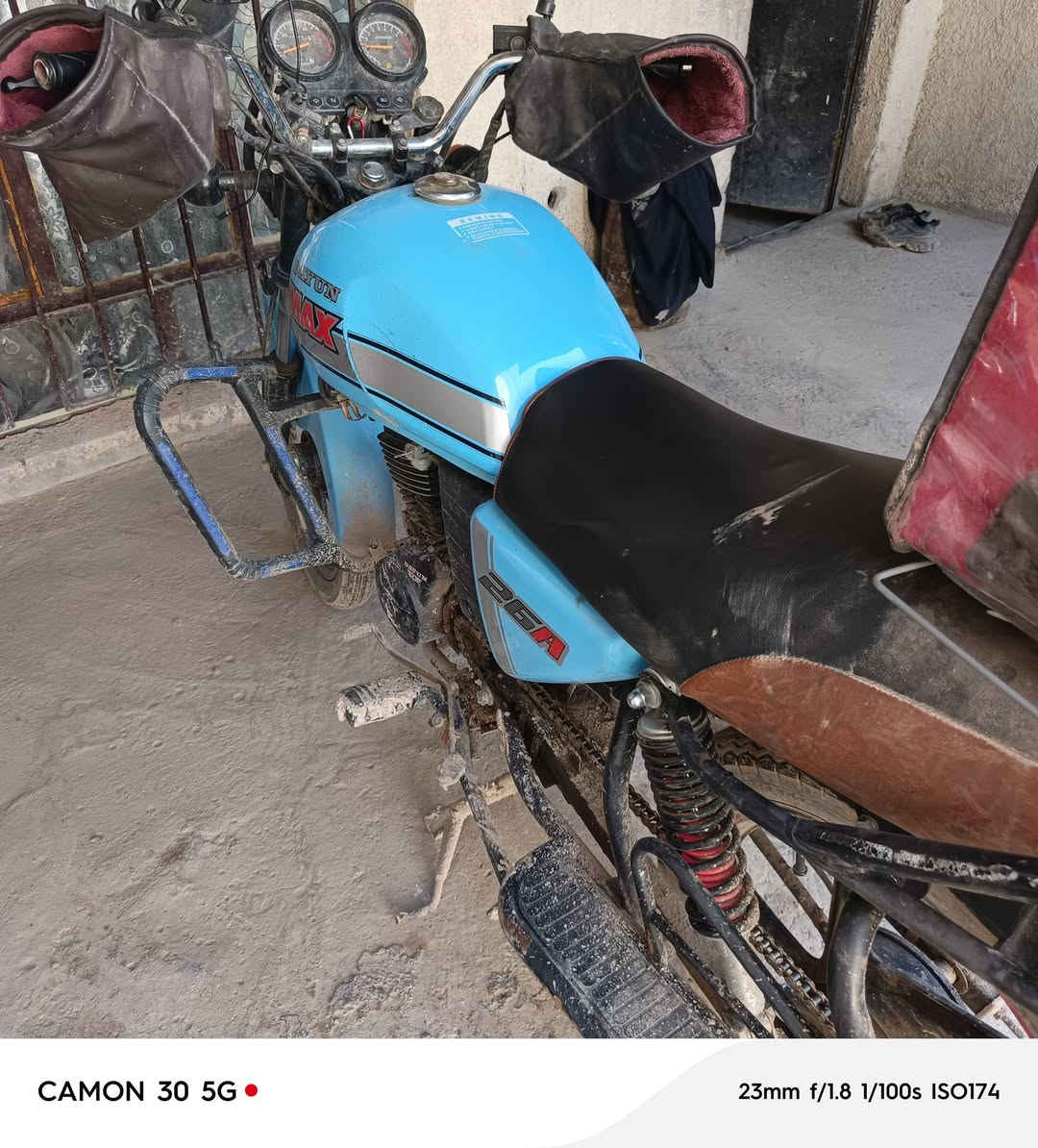 للبيع دايون رقم بغداد موديل23نضيفه مكينه برغي ما مفتوح بيهه صاحبهه شتريتهه منه مامشتغل بيهه دلفري واني اخذتهاا فتره قليله كلشي بيهه شغال ب2500وبيهه مجال تحويل ثاني يوم


**إذا كنت صاحب هذا الإعلان وتريد حذفه لأي سبب، رجاءا أرسل رسالة إلى الدعم الفني**