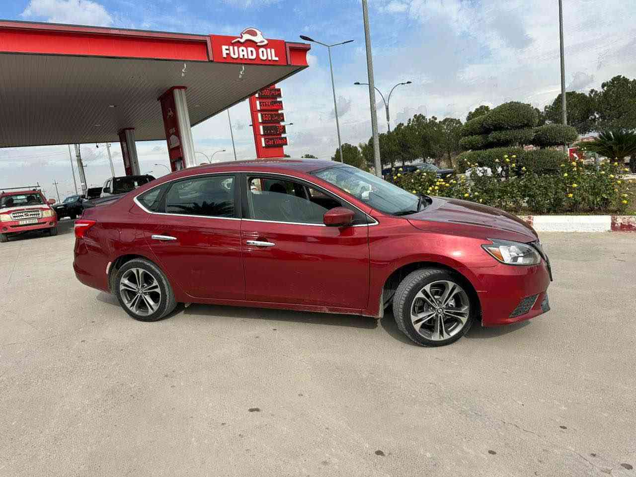 السلام عليكم 
نيسان سنترا 2017 كندي محرك 18 
مواصفات SV 
بصمه ودخول ذكي
شاشه وكامره دواره بلوتوث وحاكيه
تحكمات ستيرن ومثبت سرعه
شاشه وسطيه جبيره 
ويل كروم 17 ويدات نيكل بلادي 
وبعد بيها هواي مواصفات

السياره بدون صبغ قطعه وحده مبدله بلادي نفس اللون ونفس الكود شرط دواخل سليمه
هزه رقم ژنكه سنويه كله جديد 2029 شهر 7 
كير مكينه شرط 
تايرات ووياله جدد
صدر امامي خلفي كله جديد 
ب اسمي شرط التحويل والغرامات 
السياره جاهزه من كلشي ترايها للبصره وبلواقع احلى من الصور 
بيها بطاقة بانزين 
مكاني كركوك *********** كركوك, العراق
