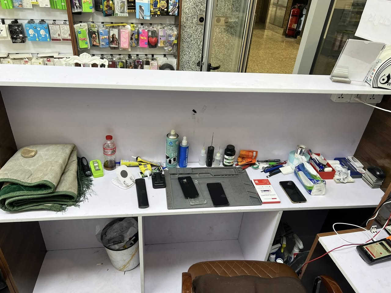 بيع مستعجل بسبب التحويل لمحل اخر صغير

ديكور محل موبايل للبيع بدون بضاعة فقط الديكور

فاترينات تعليك عدد 1 القياس 1 م *2.5 مع المجارير والاعلان

فاترينات ستاند تصفيط عدد 1 القياس 1 م *2.5 مع المجارير والاعلان

ميز عدد 2 قياس 190*130 

صارلي 3 اشهر من سويتهن 

صارن علية 1.250.000
 
السعر للبيع 750 الف كلهن شغل مضبوط 

ابيع كامل وابيع كلشي لوحدة 

المكان الكرادة داخل قرب شارع الاوررزدي 

***********
