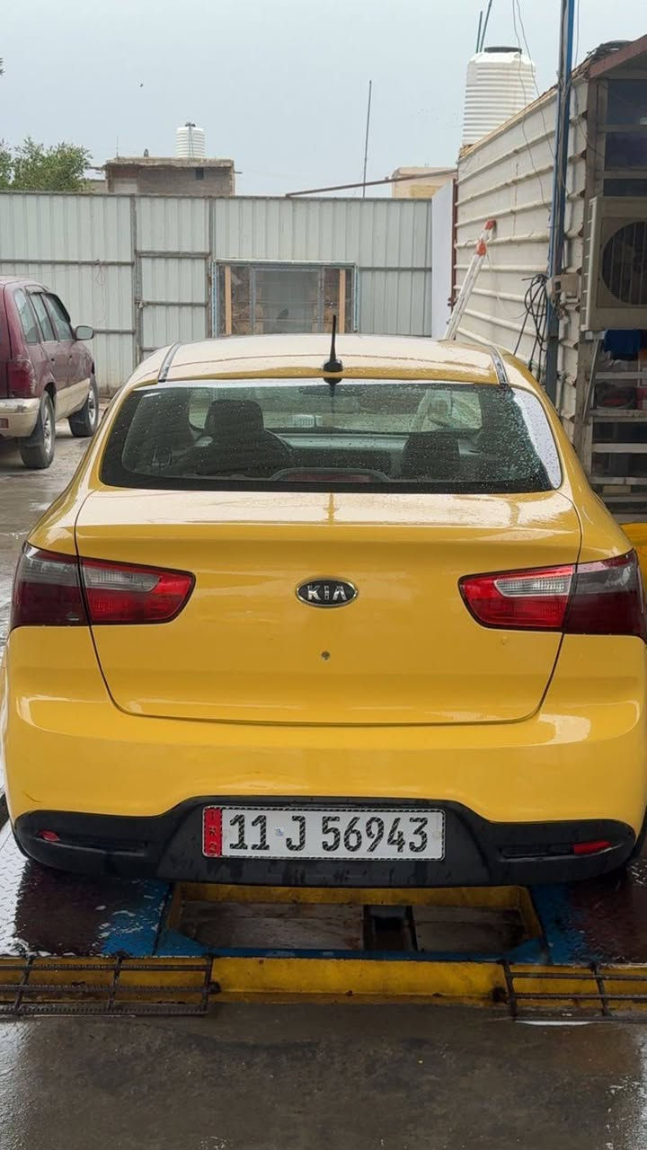 السلام عليكم/ كيا ريو موديل 2013 وارد امريكي حادث جاملغ ايمن جاهزه السيارة حدادة تخم تايرات ميكانيك كله جاهز تبريد شغال مصفره غرامات تحويل ثاني يوم السعر85 قابل للتفاوض 
***********
