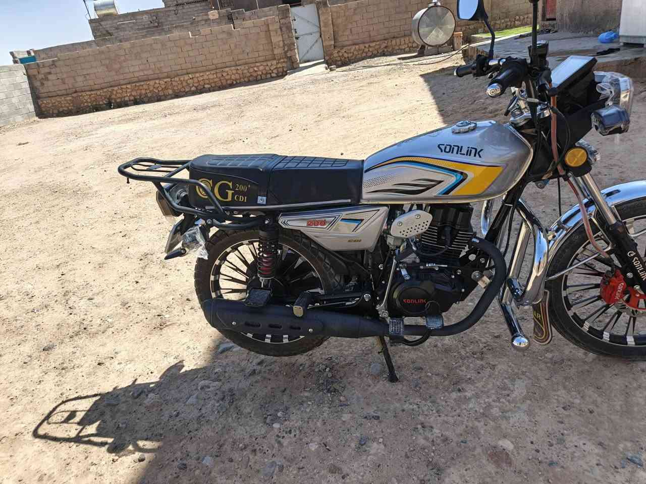 سلام عليكم  دراجه للبيع موديل 25 ماشيه 990 الرقم ***********
