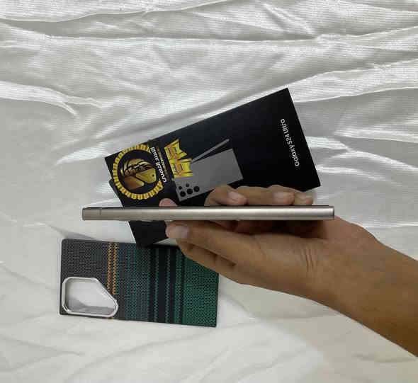 سامسونك اس 24الترا 

نضيف شخط مابي شرق اوسط 

ذاكره 256 بعده داخل الضمان 

دبل خط  ***********

نجف حي الامير          س 950
