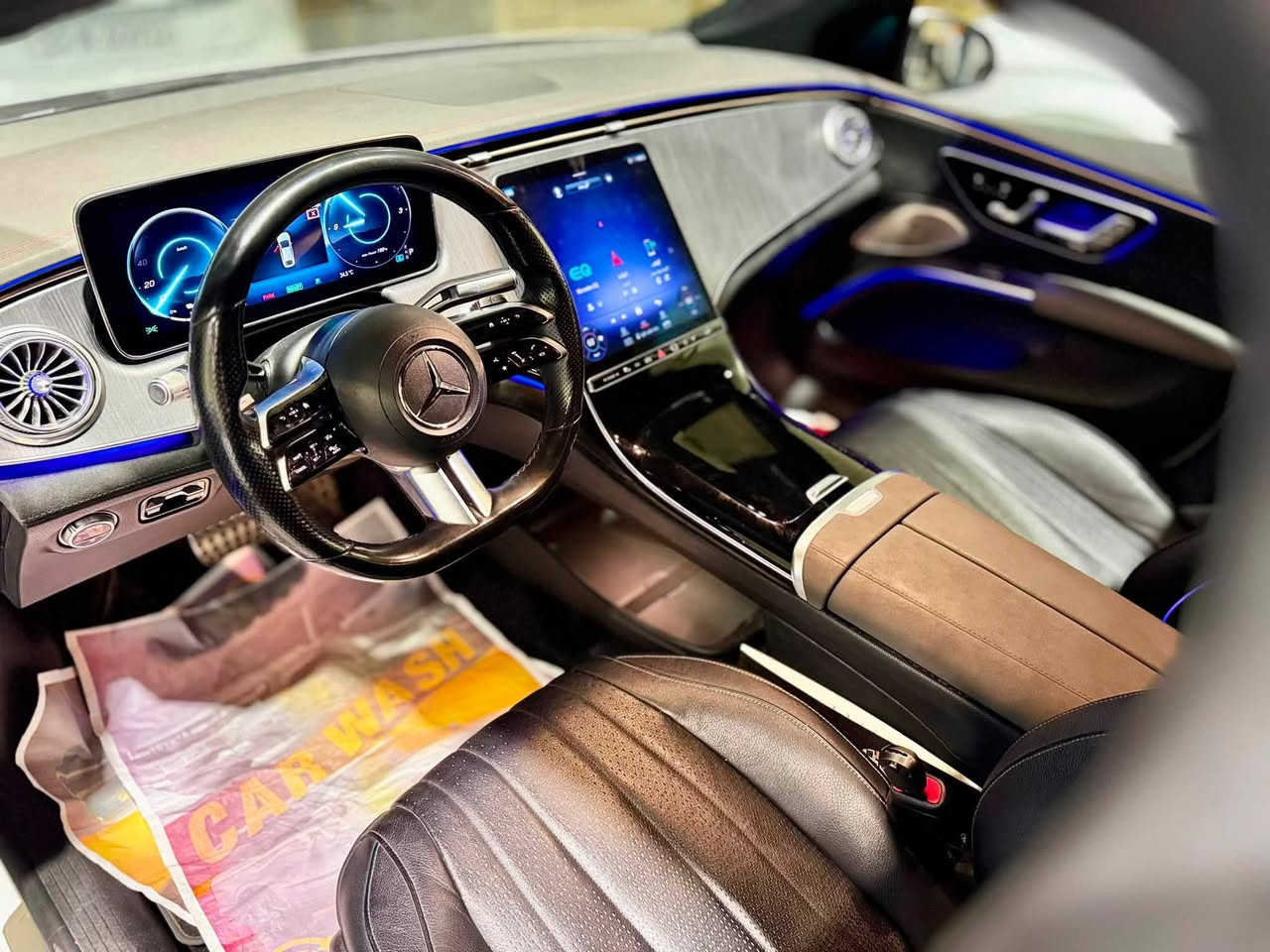 مرسيدس-بنز +EQS 450
سنة الصنع:2022
المسافة المقطوعة:24,000mi
الوارد: أمريكي
المواصفات:
ناقل الحركة: أوتوماتيكي أحادي السرعة
نظام الدفع: دفع رباعي كهربائي ذكي
البطارية: سعة 107.8 كيلوواط/ساعة بمدى قيادة طويل
التعليق: نظام AIRMATIC الهوائي المتكيف لراحة فائقة
التوجيه: توجيه خلفي نشط لثبات أعلى وسهولة مناورة
العجلات: جنوط فاخرة قياس 21 إنش
الفرامل: نظام كبح متطور مع استرجاع طاقة
التجهيزات والرفاهية:
نظام صوت Burmester ثلاثي الأبعاد
مقاعد جلد فاخر مع تدفئة وتبريد وذاكرة ووظيفة مساج
سقف بانورامي كهربائي
عزل صوتي متقدم + تكييف رباعي المناطق
ديكور داخلي فاخر مع إضاءة محيطية متعددة الألوان
إضاءة Digital Light بتقنية LED متطورة
كاميرات رؤية 360 درجة + مساعد ركن + مراقبة النقطة العمياء
مثبت سرعة متكيف + مساعد الحفاظ على المسار + مكابح طوارئ أوتوماتيكية
حزمة قيادة شبه ذاتية متقدمة
مساحة خلفية واسعة جدًا بأعلى مستويات الفخامة
سيارة كهربائية فاخرة بالكامل تجمع بين الأداء الهادئ، التكنولوجيا المتطورة، وأقصى درجات الراحة.

للاستفسار: ***********

معارض البياع_شارع الوسط_معرض العربة لتجارة السيارات
#مرسيدس #بيع_سيارات #سيارات_جديدة
