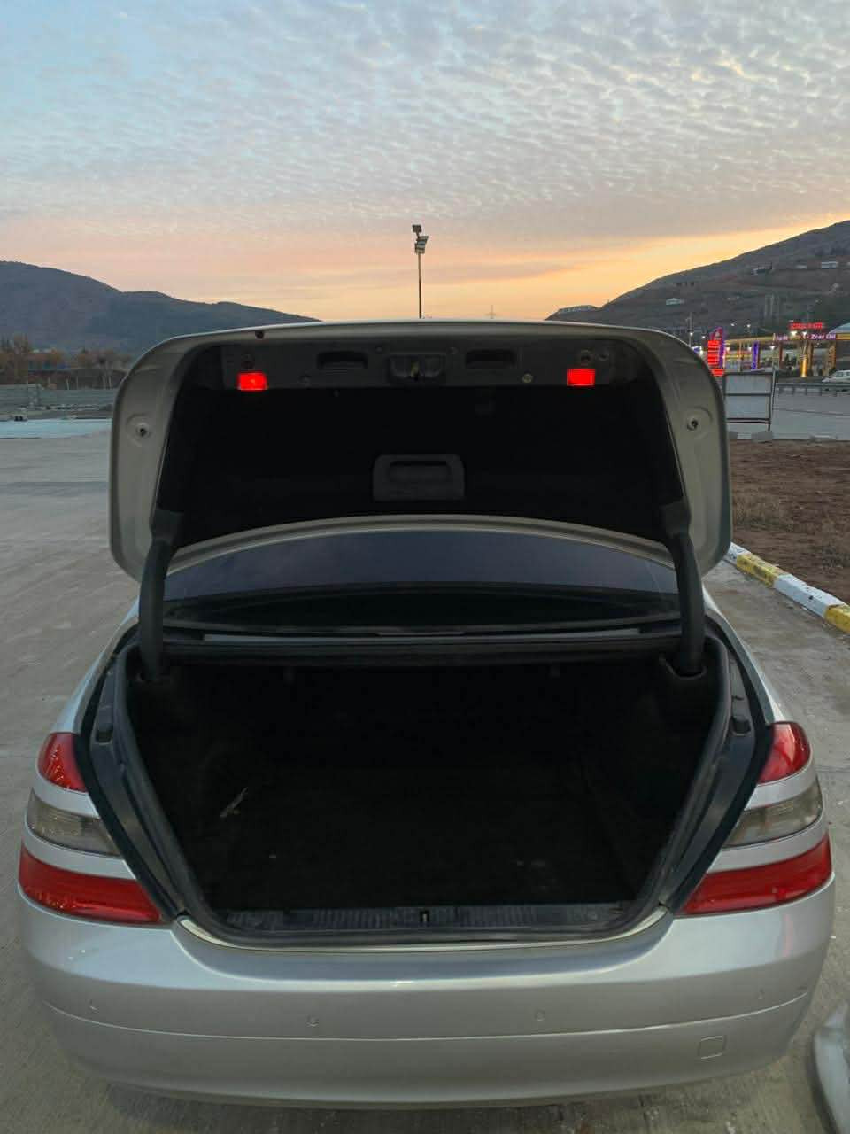 سلاو
ميرسديس منه فيست ره قه م اوروبي 
بؤفرؤشتن
فول مواسفاته 
موديل ٢٠٠٨
مكينه ٣٥٠شه ش بستن 
گيرو مكينه و كاربايات كامل به شه رت 
٨٢معامله كى برايانه 
له هه وليره سياره 
*********** أربيل, العراق
