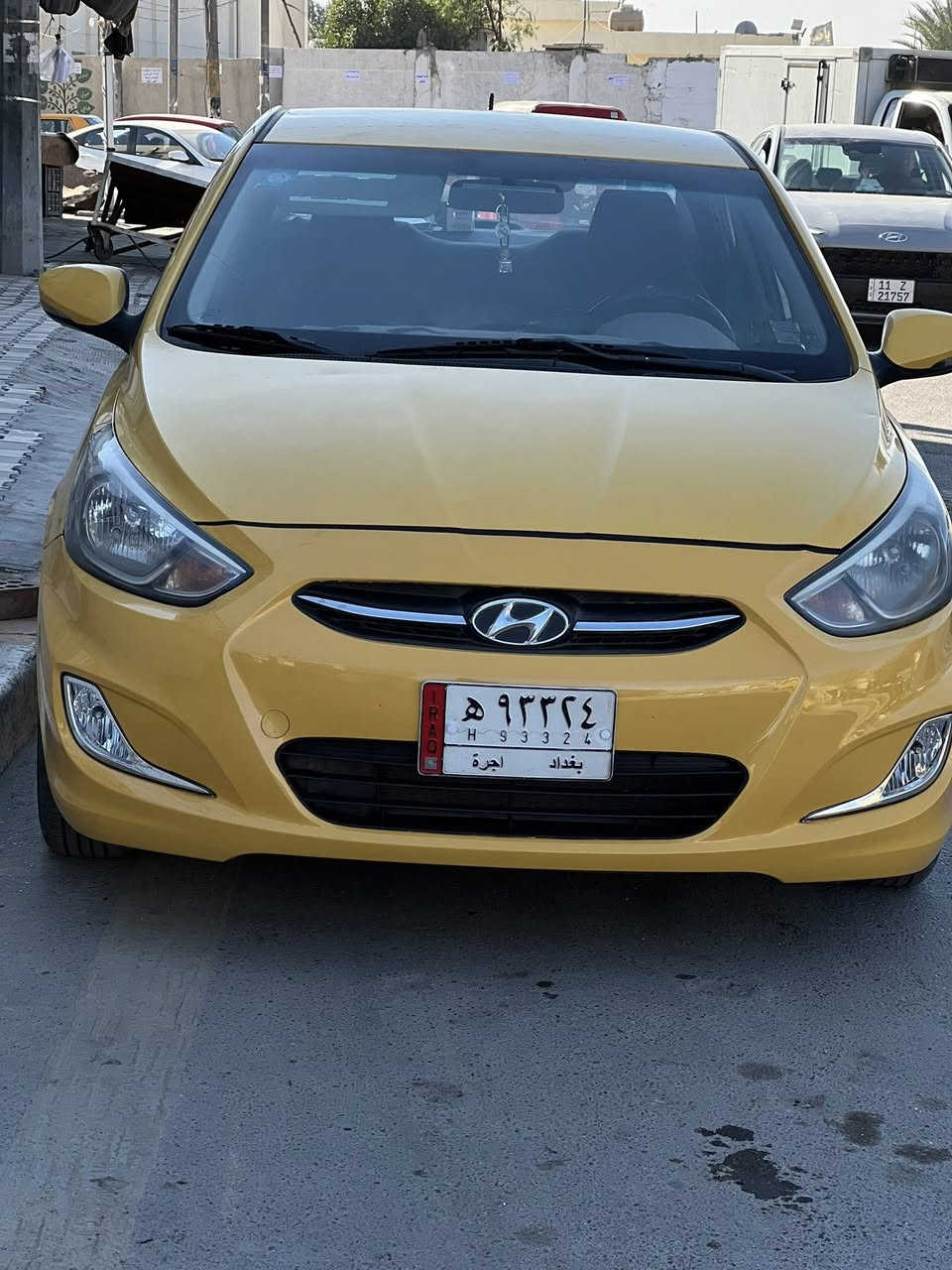 سلام عليكم سياره اكسنت مديل 2016 سياره خليجيه مكفوله.  اصل لون رصاصي فاتح نفس لون لسبايدر          بيهةمكينه وكير جيدي أي  ١٨٠٠ انسه شي اسمه دوانز بانزين كله عادي  سياره نضيفه مكينه مكفوله   تبريد ثلج. داخل بيجي  بيهة شاشه. ايباد.  لايتات زنون.   رقم *********** مكان بغداد الحريه قرب الكاضميه
