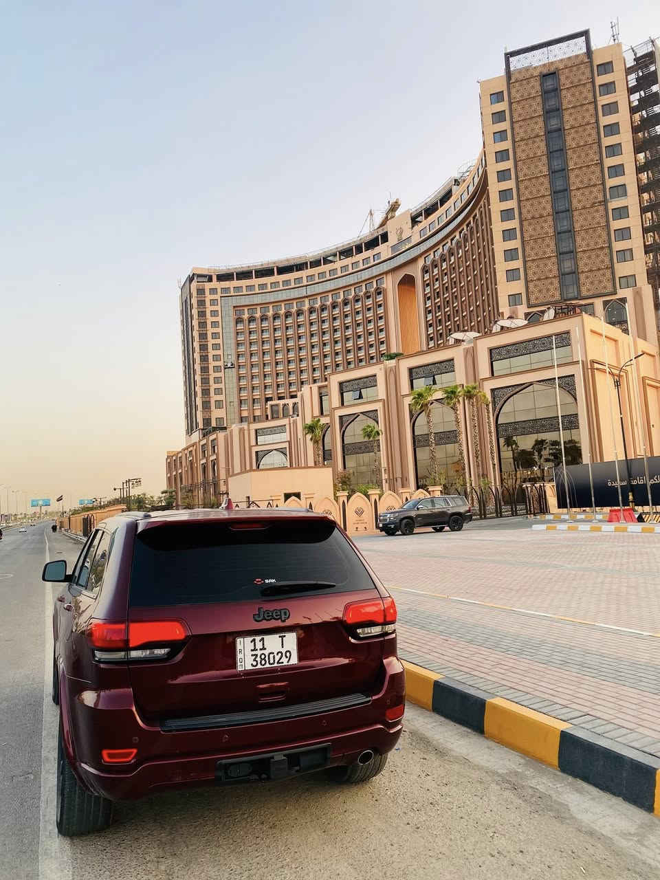 سلام عليكم. البيع. فقط. 

جيب فئة:  بلاك توب 

موديل:  2017. حادث. بس بنيد. فقط. بدون. دواخل 

مكينة:    )6 اسلندر

سيارة نظيفة جدا جدا بعد عل وضع شركة سيارة مال جناي 

المواصفــات  فول

فتحه 

كشن حار بارد 

كشنات جلد 

ستيرن هيتـر + كهرباء

 نضام ايكو

صندوك كهربائـي

سماعات سستم صـوت

دمام بالصنـدوك

بصمة و تشغيل عن بعـد

نظام متعدد اوتو للطرق

مري قلاب وشفط 

باقي موصفات ماذاكرهن. بل اتصال. 

اتصال***********
سعر خاص تصل بيك خير او تدلل
