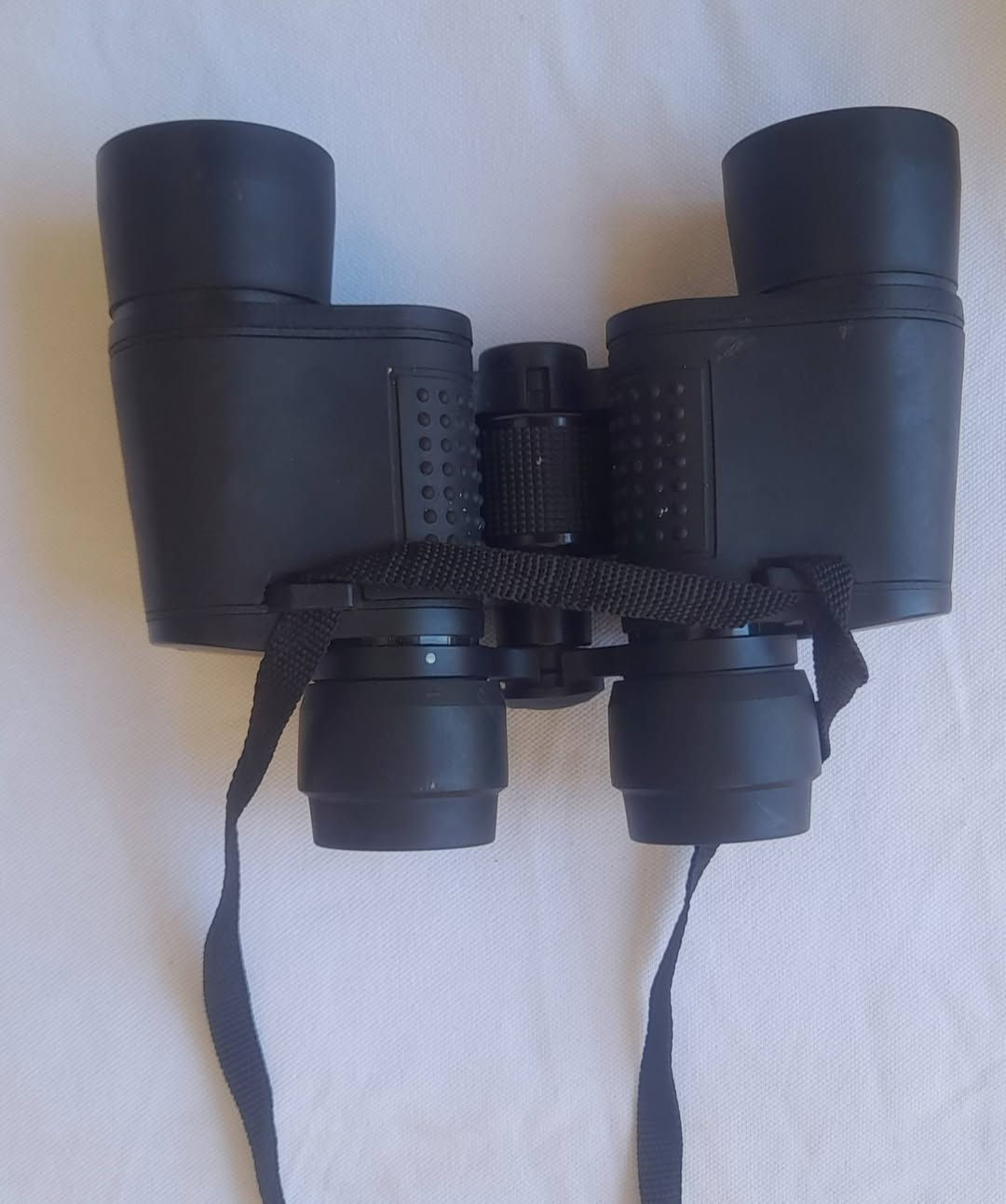 متاح ناظور 8×40 بحاله جيده للتواصل***********
