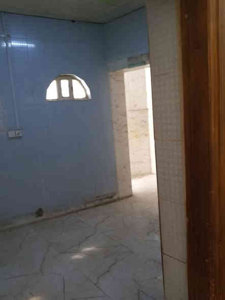 🏡 بيت للبيع أو للإيجار – بستان الحلو
الموقع: خلف أسواق المنزل وقريب جداً من شارع الأربعين
الطابو: – زراعي صرف
المساحة: 148 متر واقـع حال 150 متر
البناء: طابقين

⸻

🔹 تفاصيل البيت:
 • 3 غرف نوم
 • هولين كبار
 • منور
 • 2 صحيات
 • طارمة أمامية صغيرة
 • سطحين
 • مطبخ حار وبارد

⸻

💵 السعر للبيع: 370 مليون

💸 الإيجار: 700 ألف شهرياً

للراغبين بالشراء أو الإيجار يُرجى التواصل *********** 
***********
او زيارة المكتب خسرويه قرب الامام الحارث
