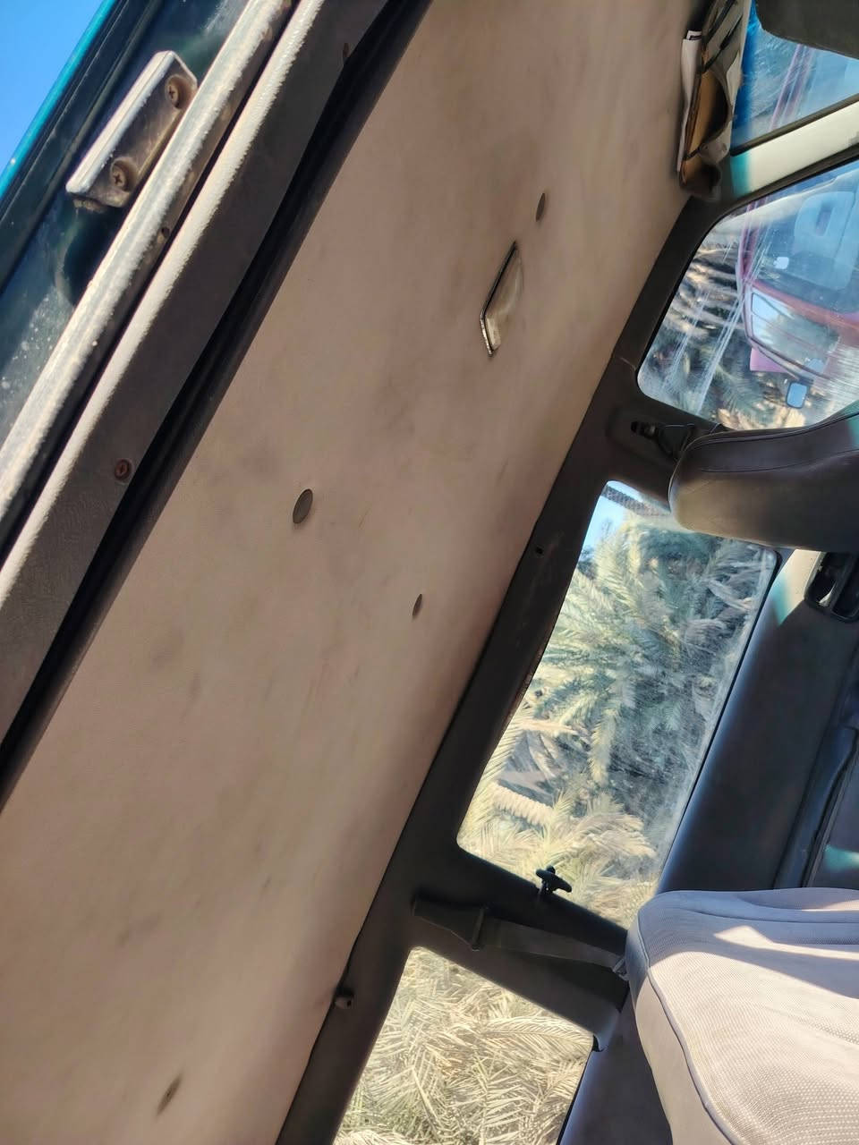 اعيد النشر دوج كلايزر ١٩٩٥ بغداد بلاديه محرك سته سلندر كير كهربائي السياره على وضع الشركه حتى السبير حجم 15 الرفيع تخم تاير جدد ويل كب شاشه كامره دواره شغاله سماعات اصليه اربع سماعات كشنات نظيفه بس التبريد كمبريسر فقط بيها جراد بلقماره فقط السياره موجوده بلحله السياره بتره وسعرها مناسب 35 م ***********
