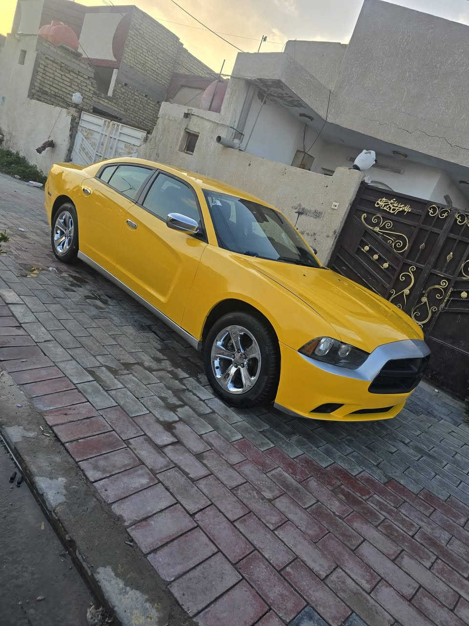 السلام عليكم للبيع جارجر 2012 رقم بغداد نكليزي مكينه جديده تخم تاير صبغه جديده حداديه السعر 140 وبيها مجال ***********
